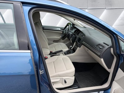 2017 Volkswagen Golf Alltrack Base