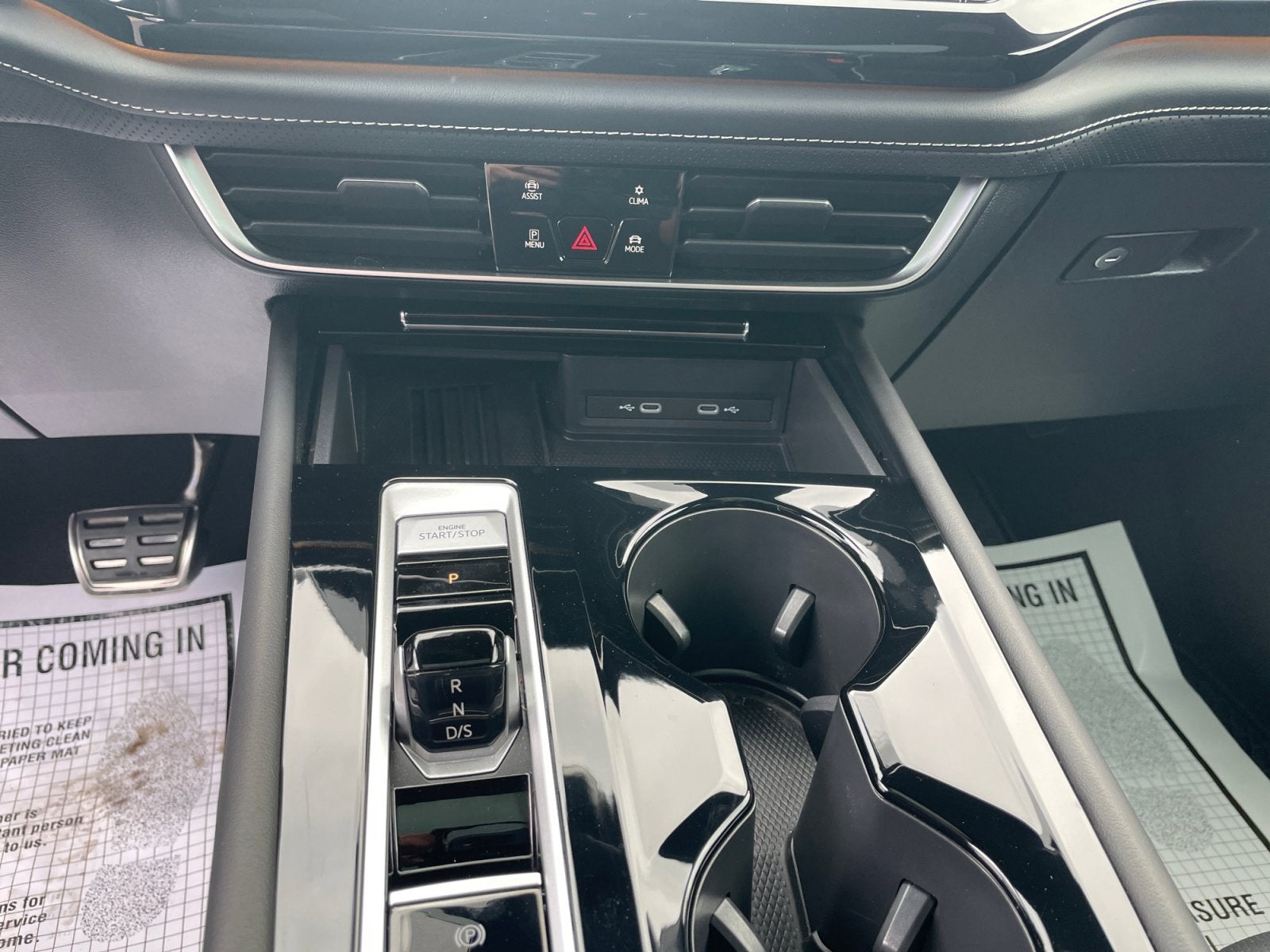 2025 Volkswagen Atlas Cross Sport 2.0T SEL Premium R-Line