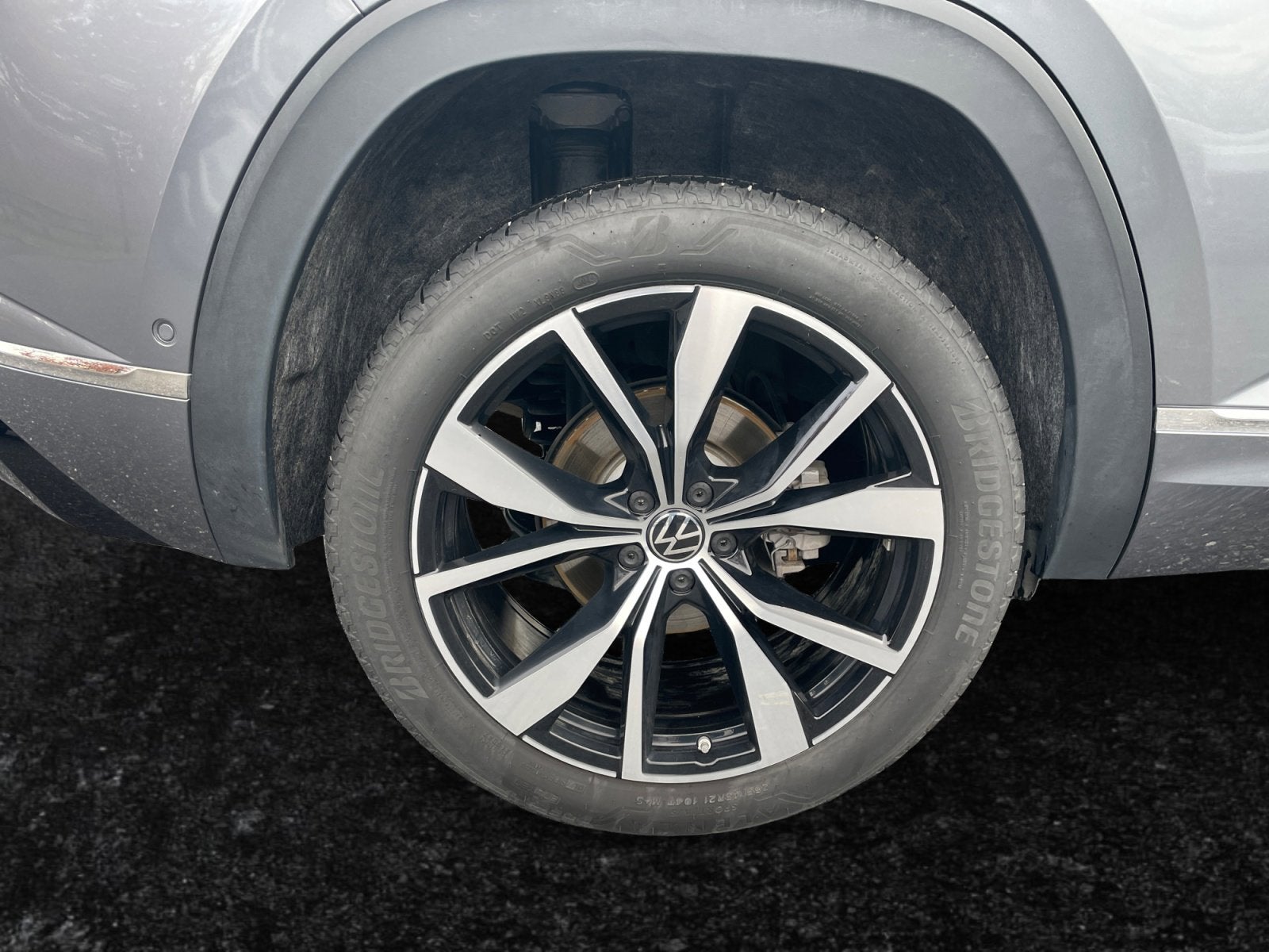 2025 Volkswagen Atlas Cross Sport 2.0T SEL Premium R-Line