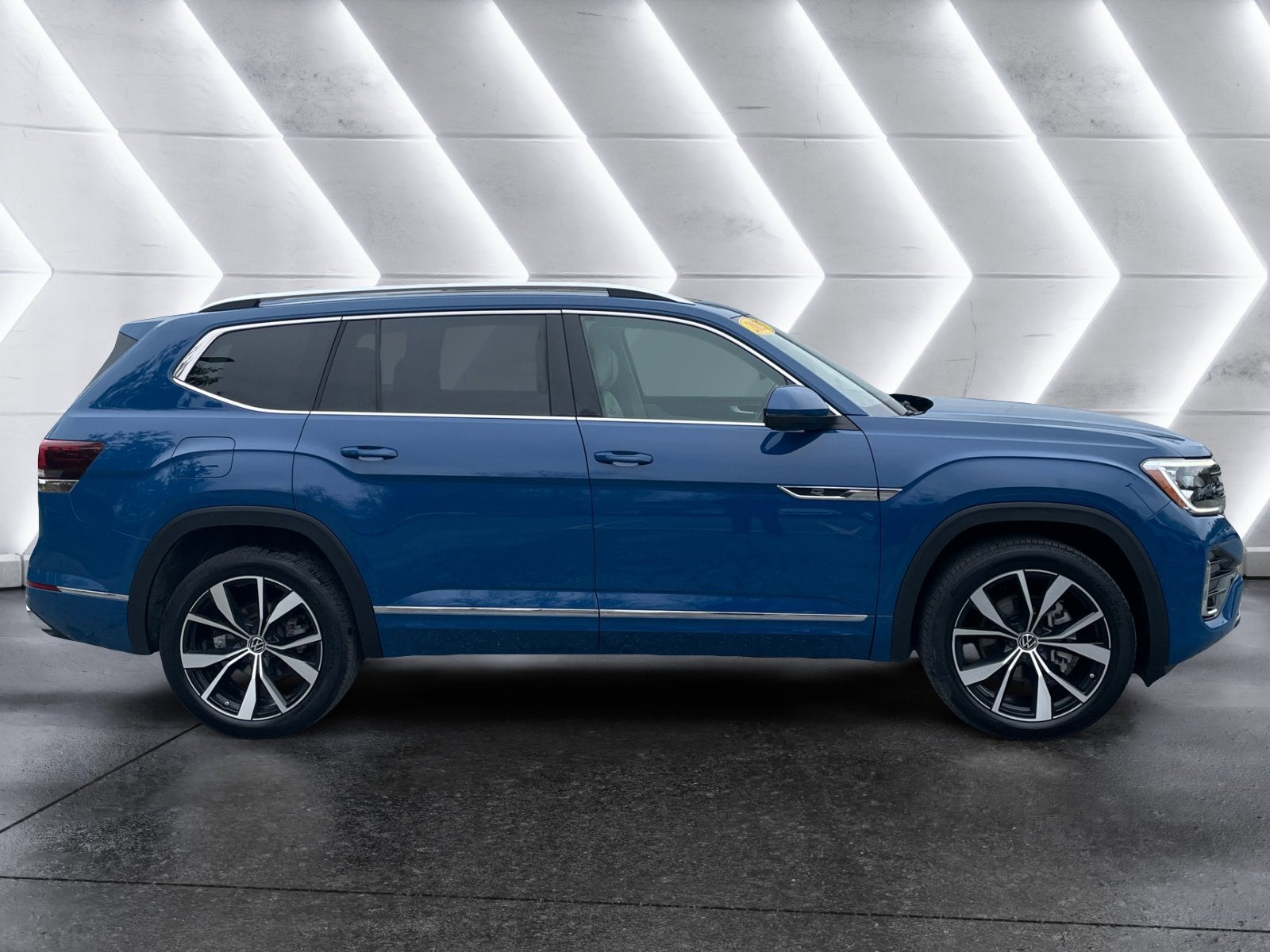 2025 Volkswagen Atlas 2.0T SEL Premium R-Line