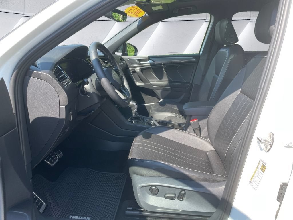 2023 Volkswagen Tiguan SE R-Line Black