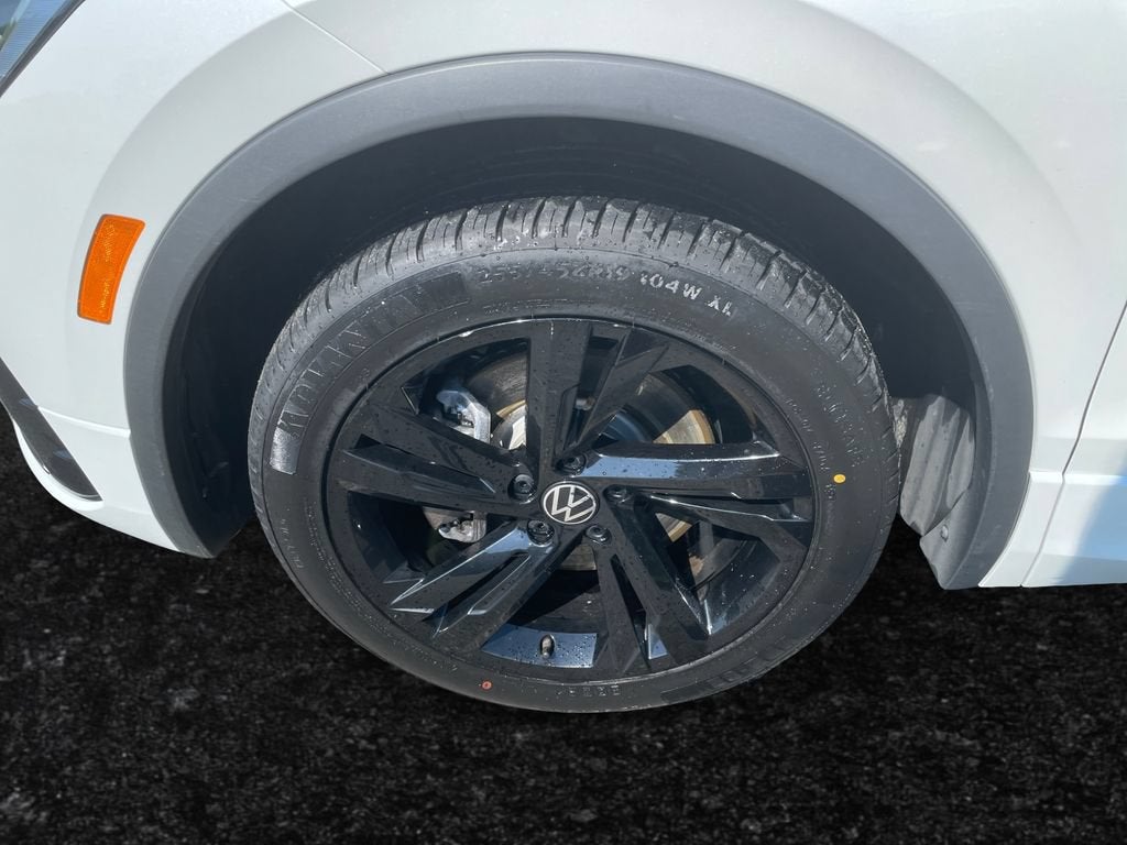 2023 Volkswagen Tiguan SE R-Line Black