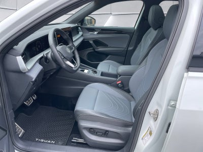 2025 Volkswagen Tiguan SE R-Line Black