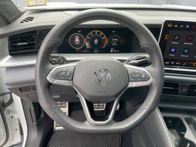 2025 Volkswagen Tiguan SE R-Line Black