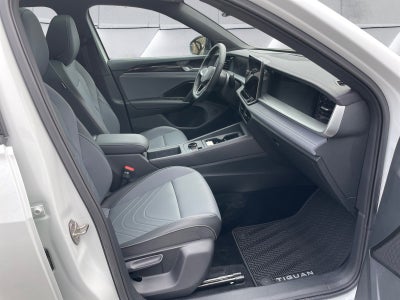 2025 Volkswagen Tiguan SE R-Line Black