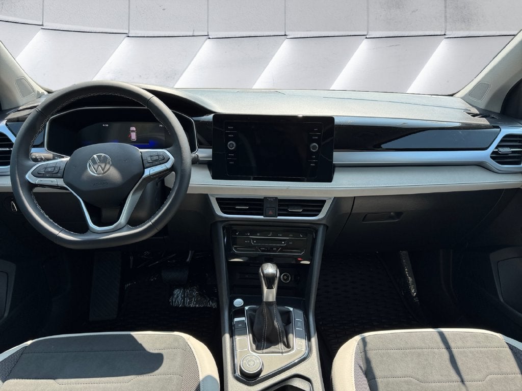 2025 Volkswagen Taos SE