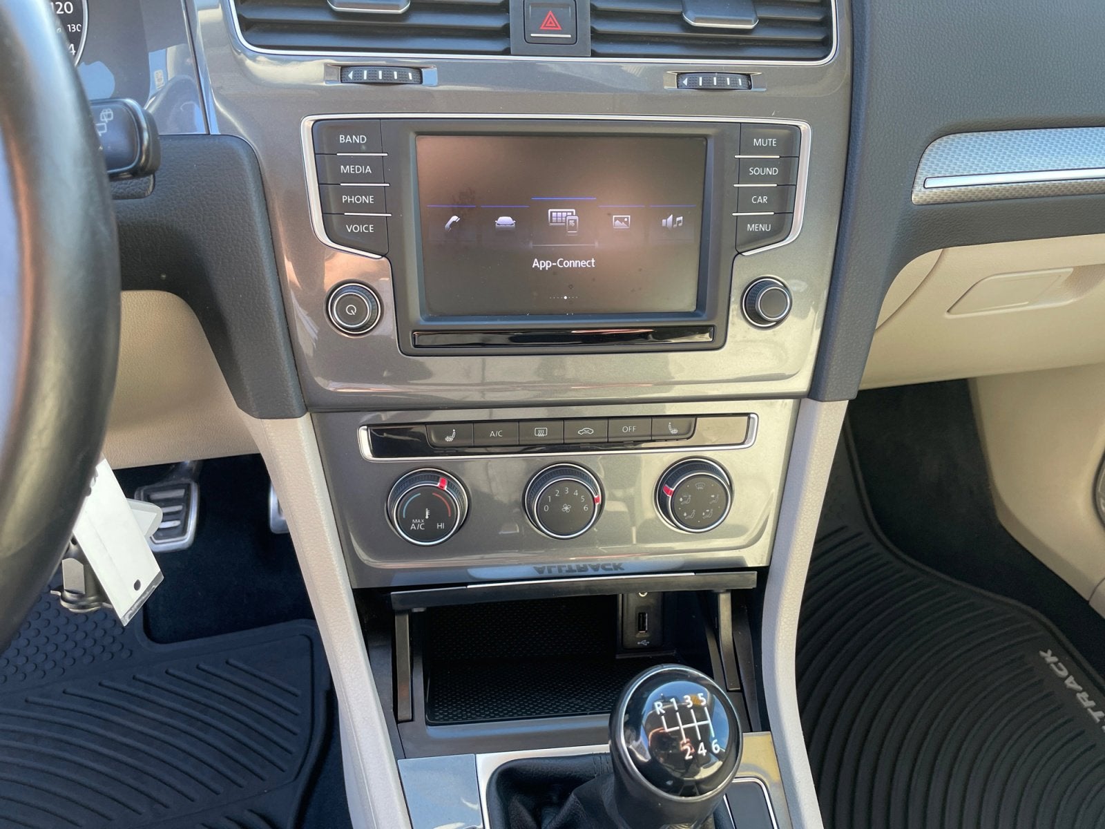 2017 Volkswagen Golf Alltrack Base