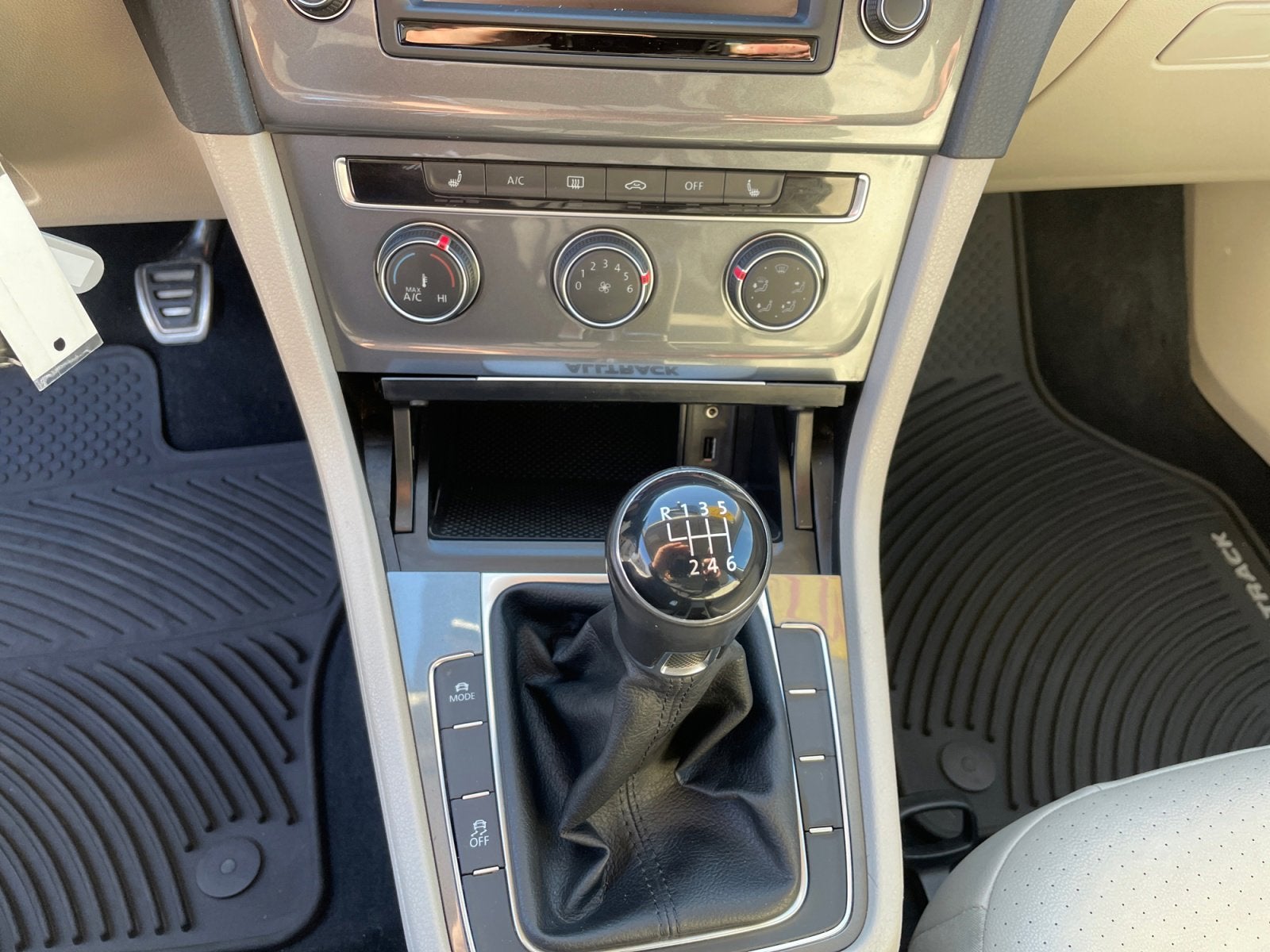 2017 Volkswagen Golf Alltrack Base