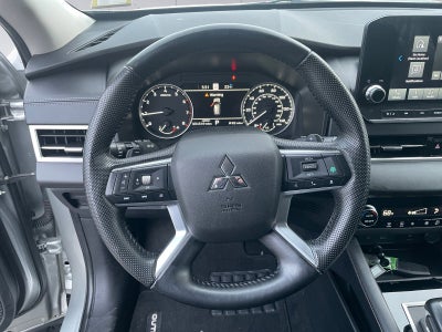 2024 Mitsubishi Outlander Base
