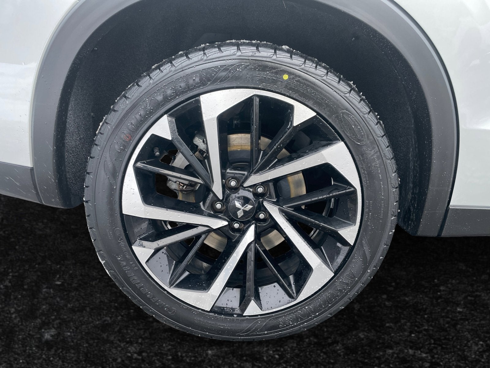 2024 Mitsubishi Outlander Base