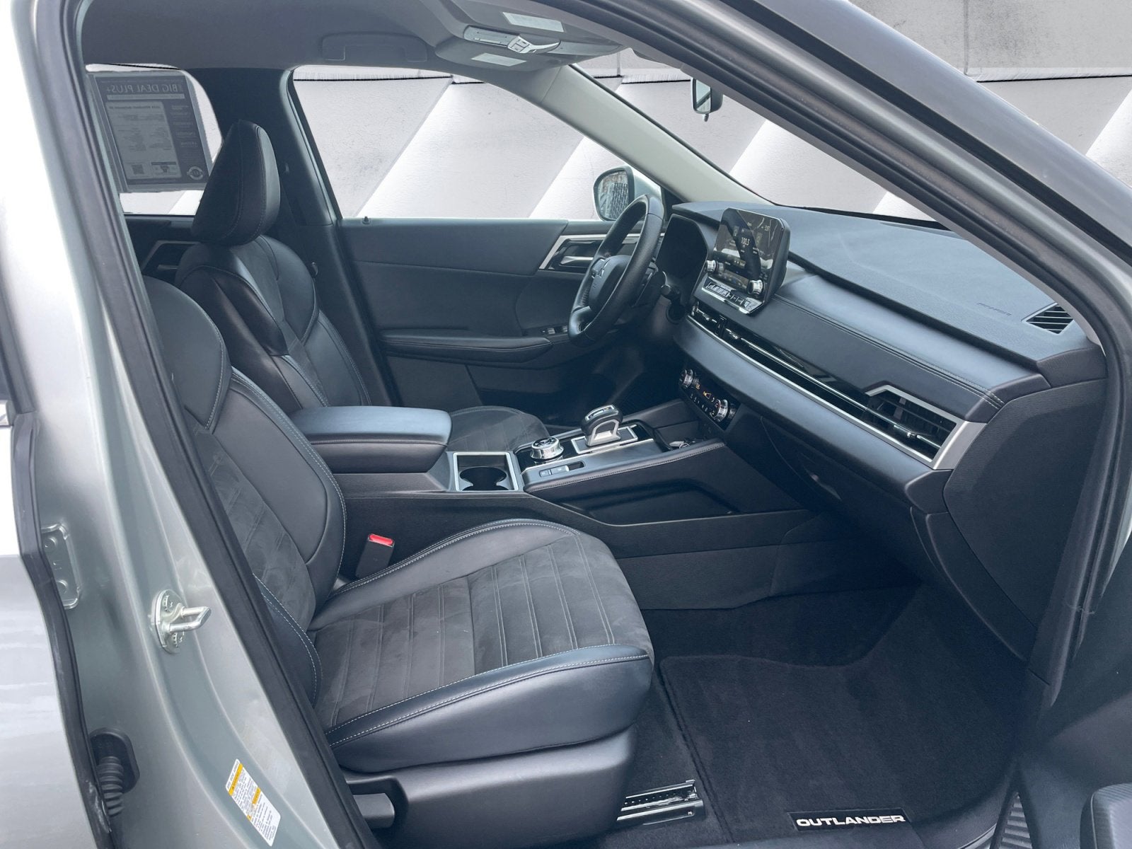 2024 Mitsubishi Outlander Base