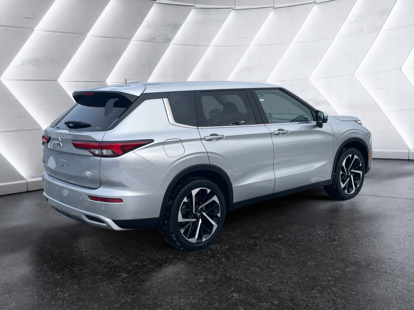 2024 Mitsubishi Outlander Base