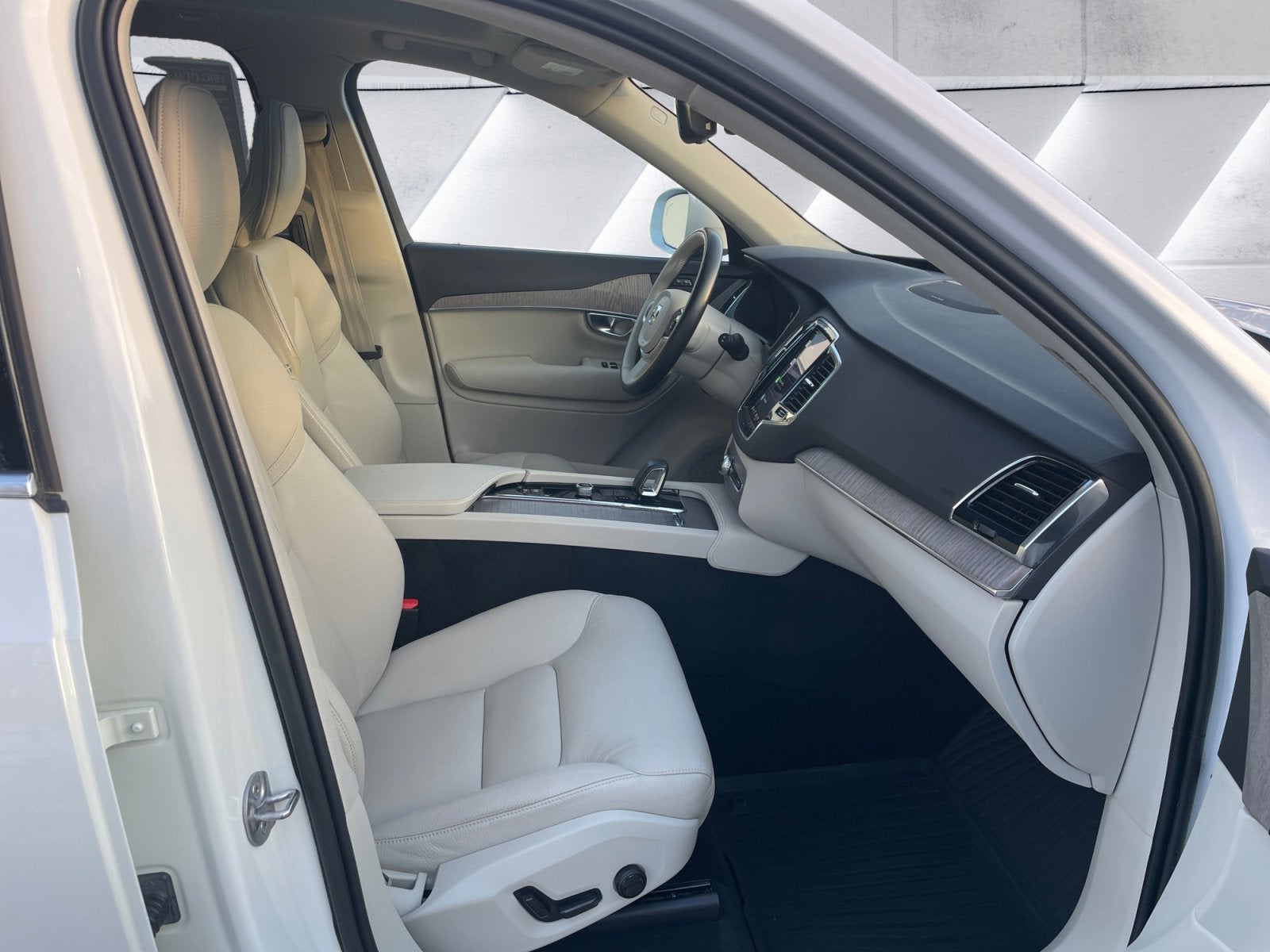 2023 Volvo XC90 Plus