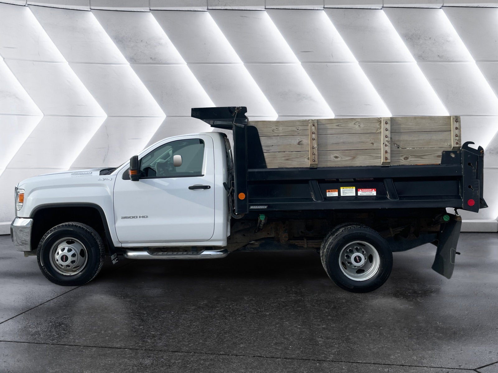 2018 GMC Sierra 3500HD 4WD Reg Cab 137.5" WB, 59.06" CA