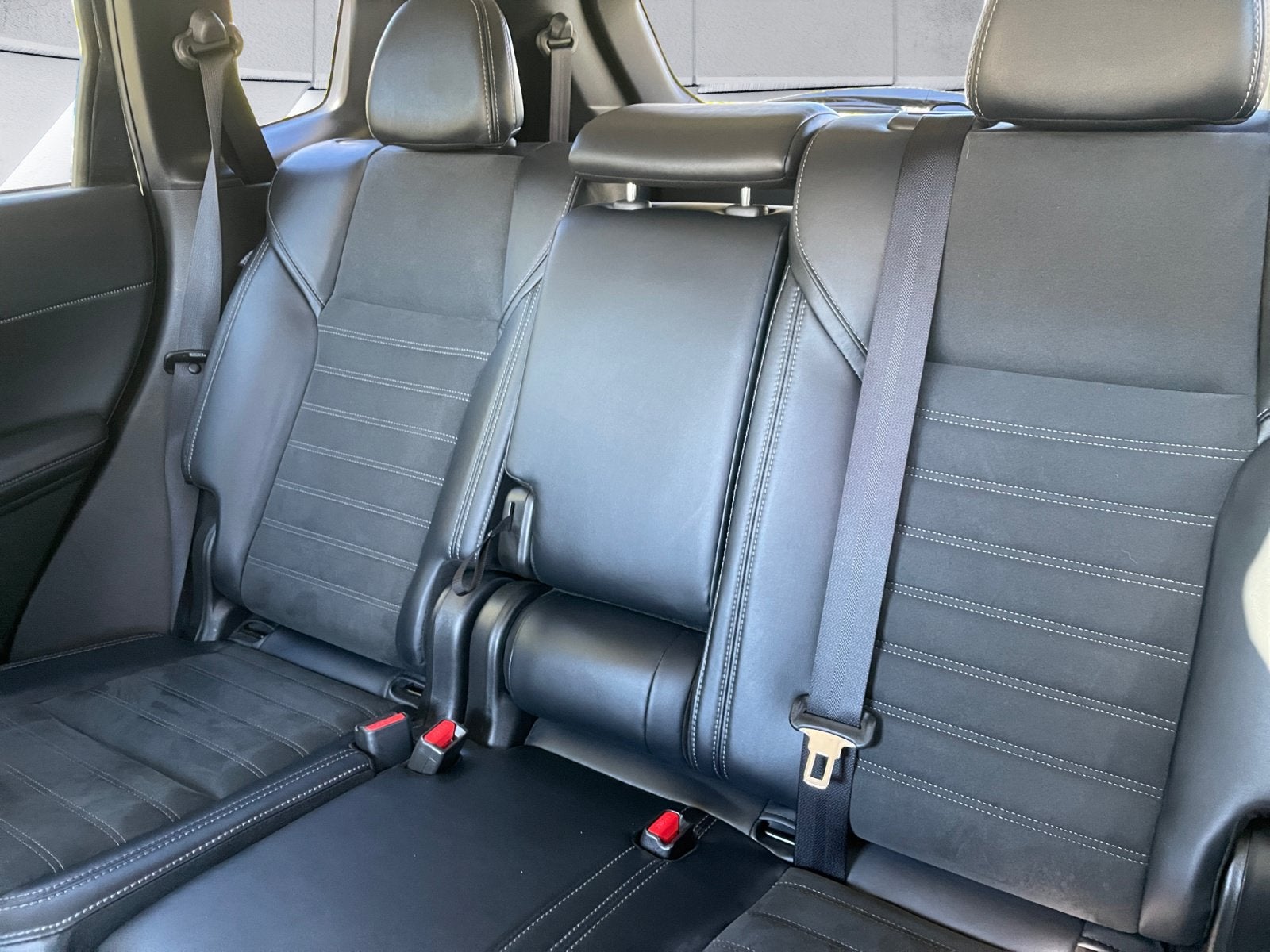 2025 Mitsubishi Outlander Base