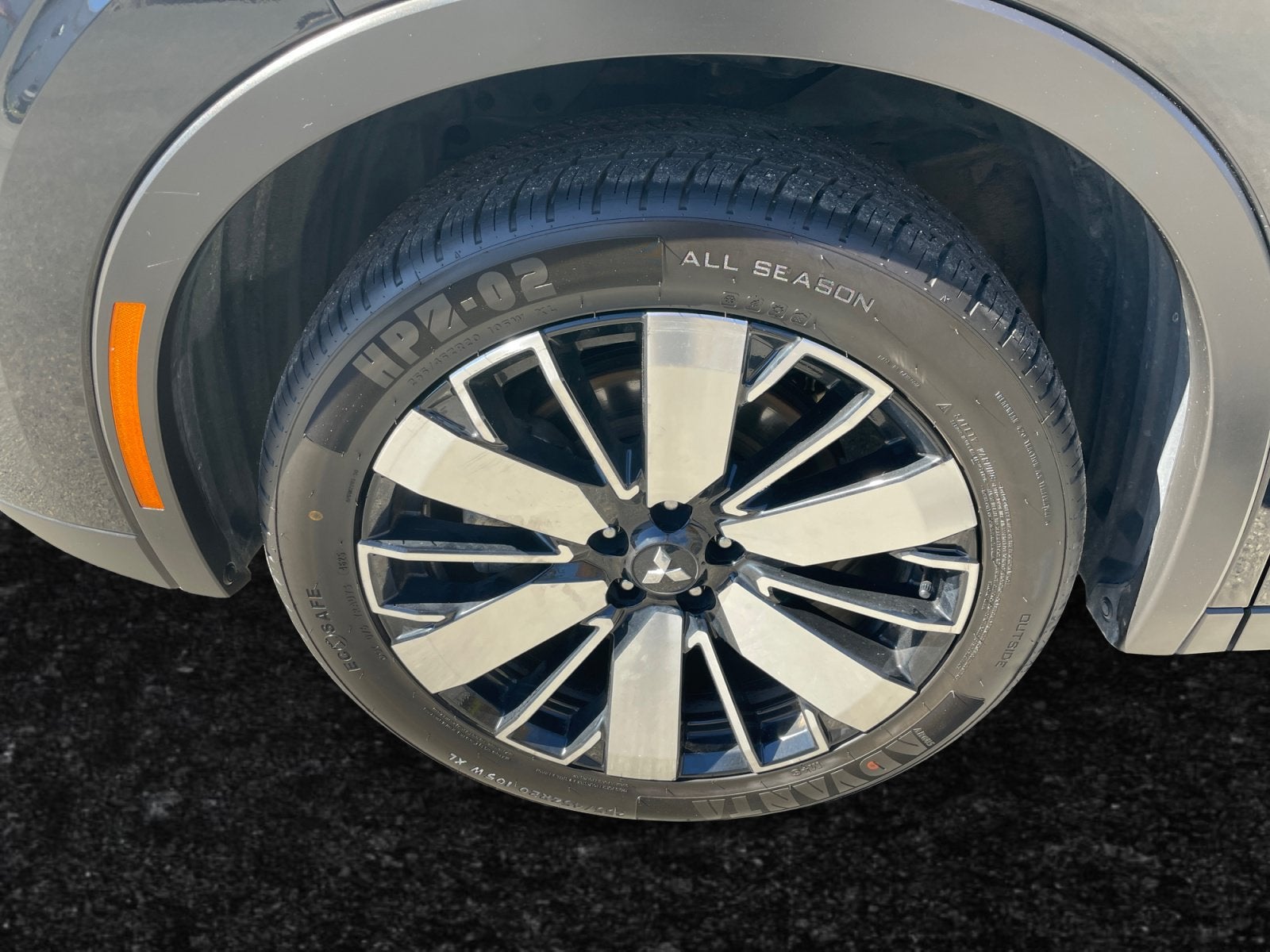 2025 Mitsubishi Outlander Base