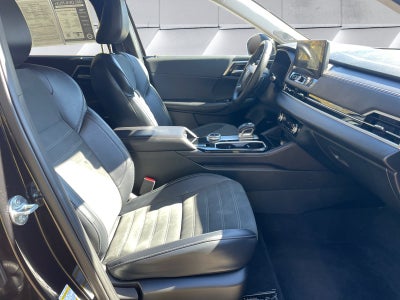 2025 Mitsubishi Outlander Base