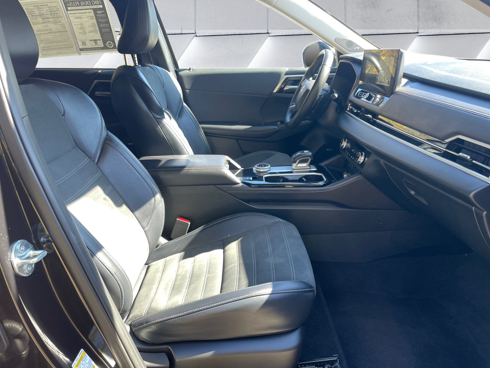 2025 Mitsubishi Outlander Base