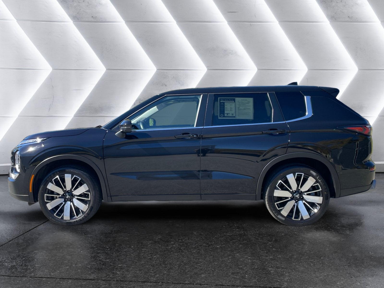 2025 Mitsubishi Outlander Base