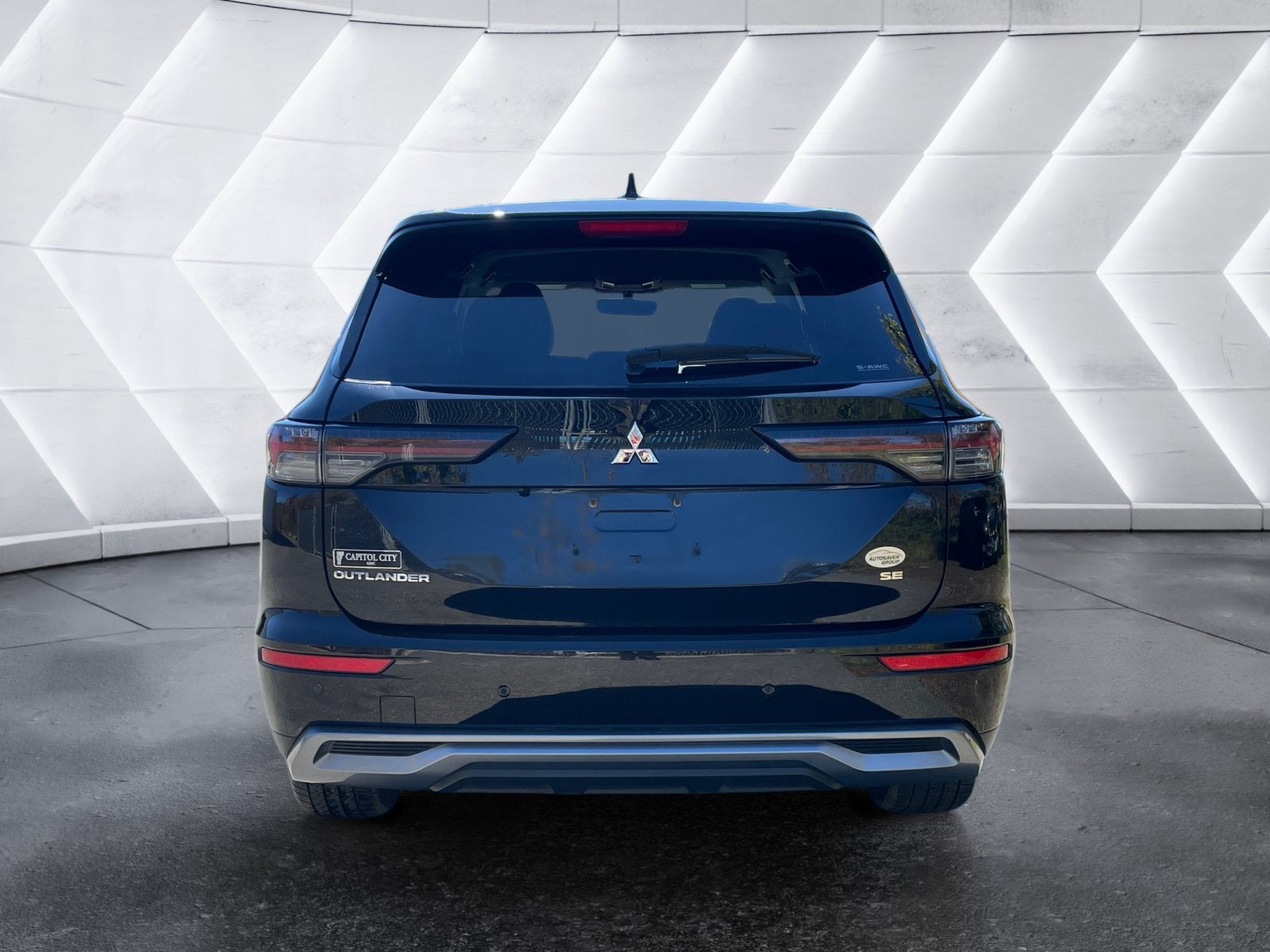 2025 Mitsubishi Outlander Base
